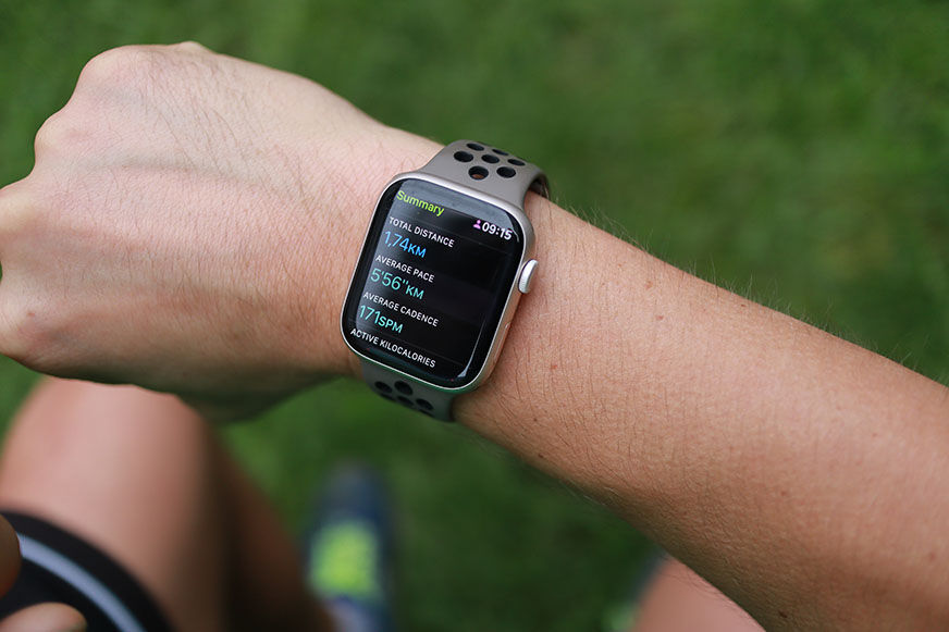 Man sieht das aufgezeichnete Training auf der Apple Watch 8.